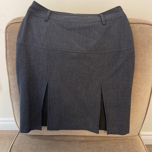 Skirt suit set. Excellent condition. - Picture 6 of 7